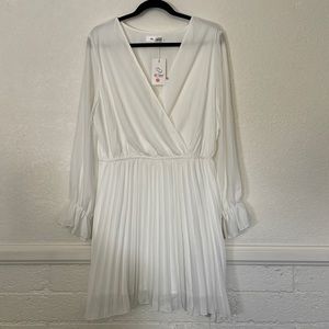 White Pleated Long Sleeve Short Dress